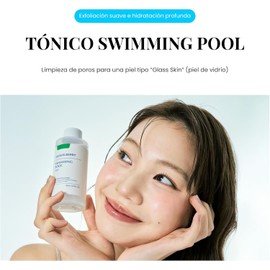 EQQUALBERRY Tónico Exfoliante Facial Swimming Pool Toner - Coreano con Enzima Proteasa y Ácido Hialurónico, Exfoliación Diaria Suave, Piel Sensible, 155 ml