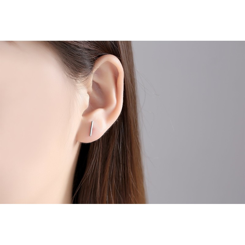 GemShadow Unisex 925 Sterling Silver Cubic Zirconia Asymmetric Stud Earrings