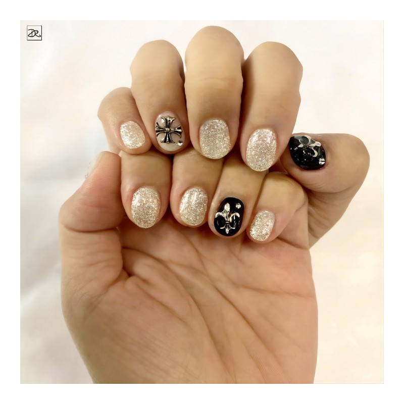 Dara Beauty July Art of the MonthBlack Chrome Nail❣ -