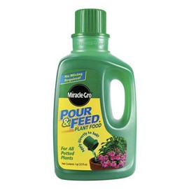 Miracle Gro 1006002 32 Oz Pour & Feed Liquid Plant Food 0.02-0.02-0.02