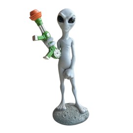 BELLA HAUS DESIGN Alien Garden Statue | Funny Alien Figurine with Ray Gun for Yard Office Bedroom or Shelf | Whimsical Indoor Outdoor Space Decor | Hand-Painted Resin Extraterrestrial Ornament