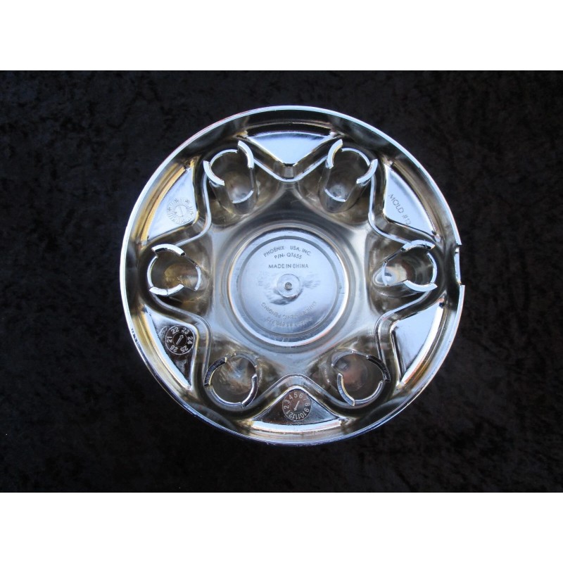 Haulmark 6 Lug with 5.5" Bolt Circle Trailer Chrome Center