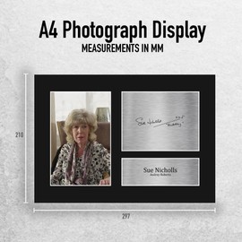 HWC Trading Sue Nicholls Coronation Street Audrey Roberts Geschenke Gedrucktes Signiertes Autogramm Foto für Fans von Fernsehshows - A4