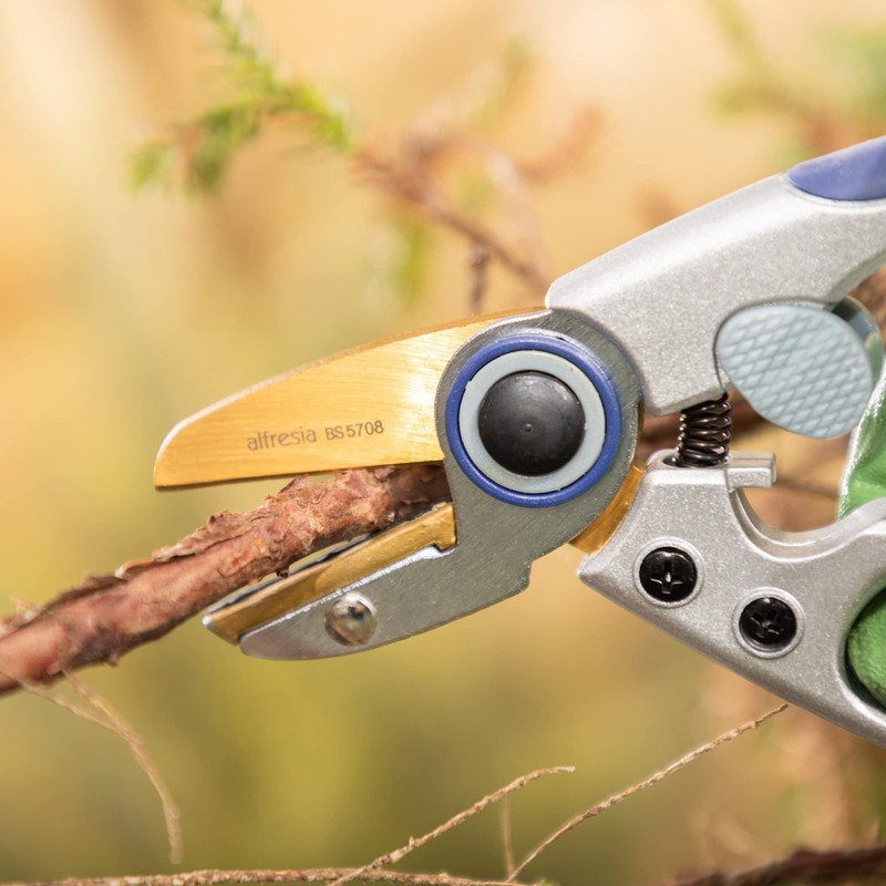 Alfresia Bypass Pruner Secateurs - Hardened Carbon Steel with Titanium