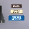 Letrero estándar para guardería de iglesia (negro) - mediano