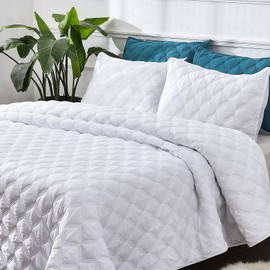 Litanika Oversized King Bedspreads 128x120 Quilt Set - 3 Piece White Lightweight Comforter Coverlets Bedding Cover Bed Decor All Season(Super King Plus - 1 Quilt, 2 Pillowcases)