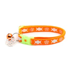 Collar para gatos Wicca con amuleto ocultista y cascabel | Collar para gatos con amuleto de bruja | Collar con amuleto de bruja para gatitos | Brilla en la oscuridad | Collar de seguridad con mecanis