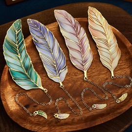 4pcs Feather Bookmark Set Metal Bookmarks for Women and Men Vintage Book Marks for Reading Women Cute Bookmarks for Book Lovers Gifts Fantasy Bookmark Kit Aesthetic Bookmarkers with Pendant Bookmarker