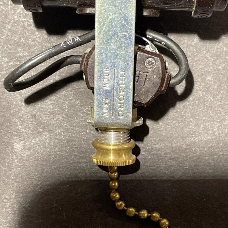 Triboro 2-Light Socket Cluster Pull Chain Lampholder 660W 125/250V