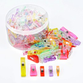 135PCS Sewing Clips, Qoosea Multipurpose Quilting Clips with Plastic Box, 5 Sizes Multi-color Fabric Clips, Plastic Craft Clips Versatile Clamps for Sewing Quilting Binding Crafting Crocheting and Knitting