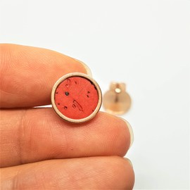 HAPPY CROWNS Stainless Steel Stud Earrings Round Rose Gold 12 mm Cork Earrings Red with Inclusions Jewellery Unique Piece from Germany Nickel-Free Earrings Vegan and Handmade