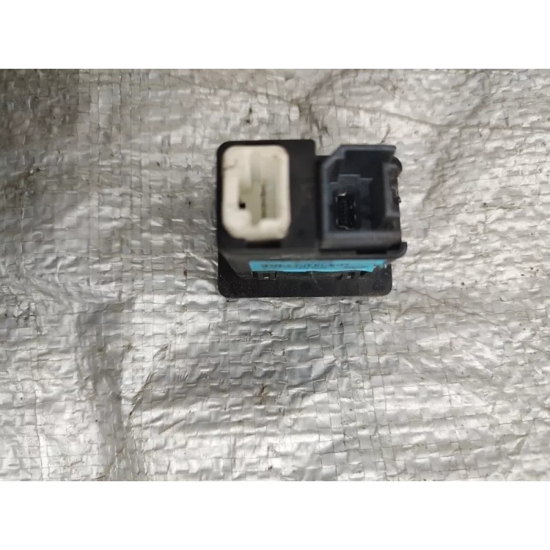 Nissan Enchufe Usb Auxiliar Nissan Versa March Original 2018 2017
