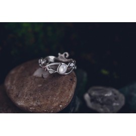 Windalf Women's Elven Ring Arisha 7 mm Mother of Pearl Flower Ring Bohemia Silver Ring 925 Sterling Silver, Fabric, Pearl