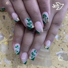Shamrock Press on Nails Short Square Glitter Gold Foil Design Coffin False Nails St. Patrick's Day Green French Fake Nails Full Cover Reusable Artificial Acrylic Nails Glue on Nails for Women 24Pcs