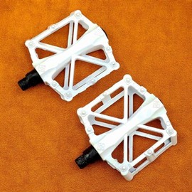 Pair of Cycling BMX Mountain Bicycle Bike Pedals 9/16" Bearing Metal Heavy Duty (White)