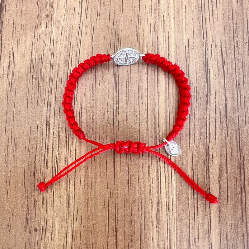 Pulsera de San Benito de Plata ley 925, roja tejida