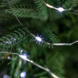 PCORES - Guirnalda de luces de hadas de 100 pies, 300 LED, color blanco frío, cable plateado, control remoto para interiores y exteriores, para recámara, sala de estar, patio, porche, jardín, árbol de