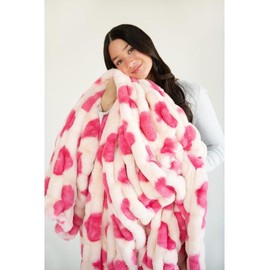 MINKY COUTURE Hugs Heart Pink Blanket - Soft Plush Design, Ideal for Cuddling and Comfort - Size: Infant