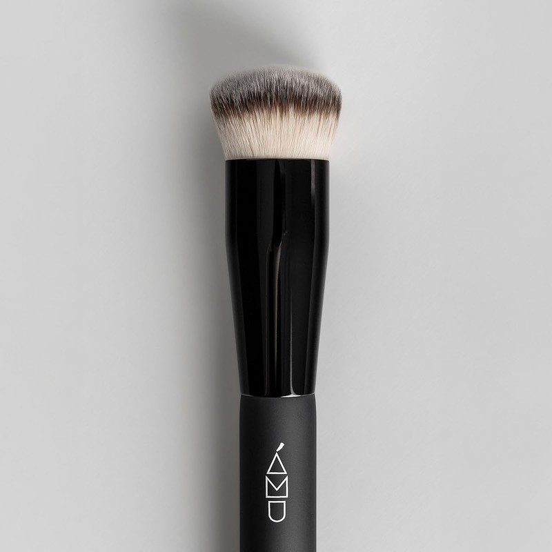 Foundation Brush – Brocha grande y redondeada para base líquida