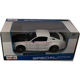 Maisto 31506W 1:24 2014, Assorted Colours, Ford Mustang Street Racer Blanco