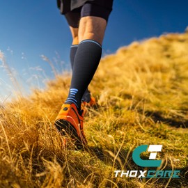 Thoxcare Calcetines de Compresión para Mujeres Hombres (1/2Par), Graduado 20-30 mmHg Rodilla Alta Medias de Apoyo para el Deporte Viajes Médico, 1 par-negro/azul, CH-M
