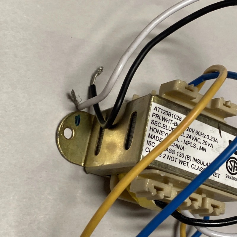 HONEYWELL AT120B1028 MOUNTED TRANSFORMER PRI: 120V SEC: 24VAC