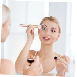 Baluue 1set Makeup Brush for Highlighter and Blush Application Lightweight and Portable Safe Bristles for Makeup Enthusiasts