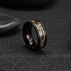 Mens Tungsten Carbide Wedding Bands 8mm Black Hammered Edge Gold Foil Inly Durable Scratch Proof Stainless Steel Cool Promise Ring for Him Comfort Fit Size 5