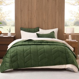 Andency Luxurious Velvet Quilts King, 3-Piece Herringbone Matelasse Bedspread Quilt Set, Lightweight All Season Soft Coverlet Set with 2 Shams, Olive Green