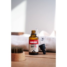 BRISK Beard Gift Box (Limited Edition) Set Consisting of: 1x 2-in-1 Beard Oil 30 ml + 1x 3-in-1 Beard Shampoo 200 ml + 1x Stylish Wooden Comb 230 ml