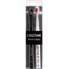 2 cepillos de dientes blancos y negros en forma de