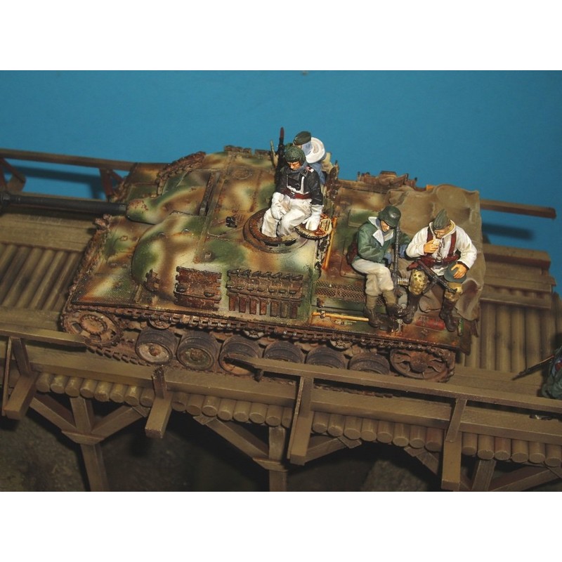 1/35 Scale - WW2 German Engineers Heavy Duty Wooden Bridge