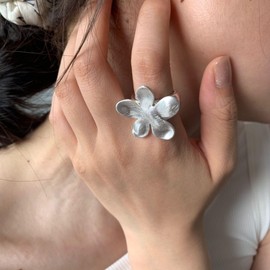 Gold Flower Ring for Women Trendy Silver Flower Ring Chunky Flower Rings Minimalist Floral Jewelry (Silver B)