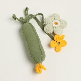 Haourlife Cucumber-Shaped Catnip Plush Cat Toy | Shakes & Makes Sound, Interactive Toy for Cats to Play, Bite & Soothe