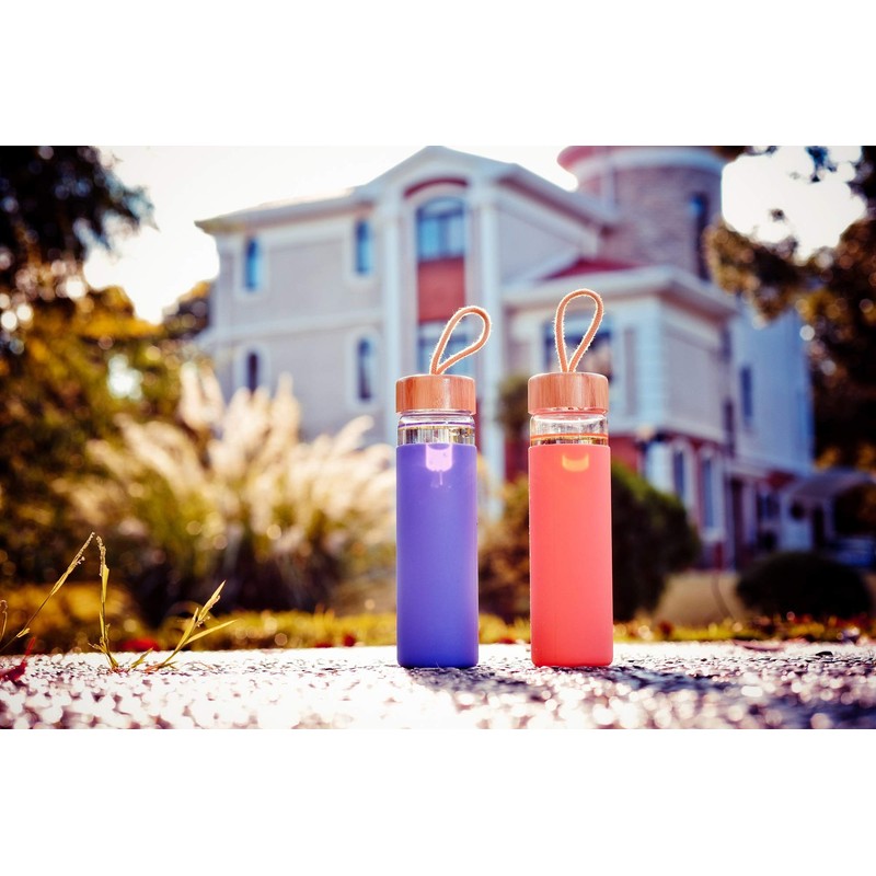 Yomious 20 Oz Borosilicate Glass Water Bottles with Silicone Sleeve