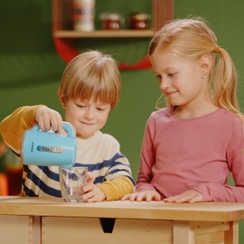 Theo Klein 9539 Bollitore Bosch I Accessori da Cucina per Bambini I può Essere riempiti con Acqua I Dimensioni: 14,5 cm x 9,5 cm x 15,5 cm I Giocattoli per Bambini dai 3 Anni in su