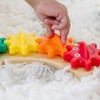 Juguete de oruga arco iris con 6 engranajes intercambiables de