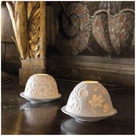 MATHILDE M. - Tea light holder made of fine china. Photophore lithophanie fleurs majestueuses