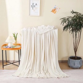 QOFLY Soft Cuddly Blanket, White, 150 x 200 cm, Gift Packaging, High-Quality, Fluffy Fleece Blanket as a Blanket, Bedspread or Sofa Throw