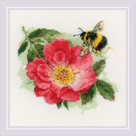 Riolis Counted Cross Stitch kit 2210 Furry Bumblebee