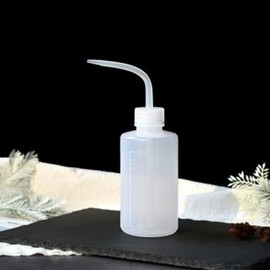 Poemtian Wash Bottle Plastic Squeeze Bottle Tattooing Eyelash Cleaning Washing Bottle Lab Washing Bottle Lab Squeeze Bottle with Scale and Narrow Mouth Irrigation Squeeze Sprinkling Plant Watering Bottle 250ml