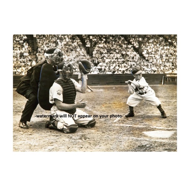 Eddie Gaedel PHOTO Baseball Smallest Player St. Louis Browns Team