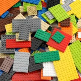 HUIZDQ 150 Pieces Classic Building Baseplate, 12 Sizes Small Base Plates, Compatible with All Major Brands Building Blocks, 12 Colors