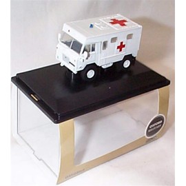 oxford LAND R0VER FC 24 field bosnia ambulance vehicle 1:76 scale diecast model