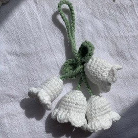 White Creative Knitted Orchid Flower Keychain Charms Crochet Flower Pendant for Car Key Purse Phone Supplies Mini Macrame Keychains Boho Macrame Bag Charms or Car Key Purse Phone Wallet，Keychain