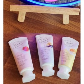Kwailnara Yam Dessert Hand Cream Hand Care, 2. Milk and Fondant Strawberry, 1 piece, 50ml / 과일나라 얌 디저트 핸드크림 핸드케어, 2.우유에퐁당딸기, 1개, 50ml