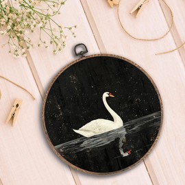 Hxlac Vintage Swan Round Wall Art Framed, Vintage White Swan Round Wall Art, Retro Elegant Animal Hanging Canvas Prints Wall Sculptures for Farmhouse Home Living Room Bedroom Decor, 10x10 Inch