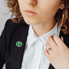 EMEGCY Emerald Brooch Pin for Women Emerald Rhinestone Brooches Pins 18k Gold Plated Brooch Dress Accessories for Mom