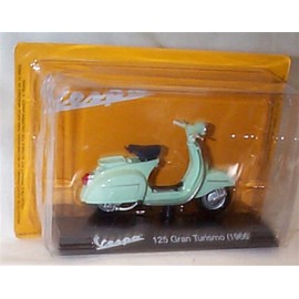 MAIST0 030 125 Gran Turismo 1966 Light Green vespa Vehicle 1.18 scale diecast model