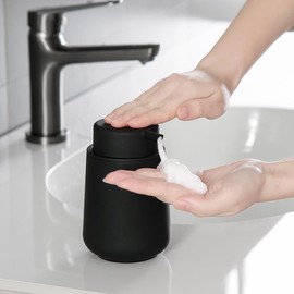 YAUKPH - Dispensador de jabón de manos de plástico espumante negro mate, 11 onzas, estilo minimalista moderno para encimera de baño y cocina recargable